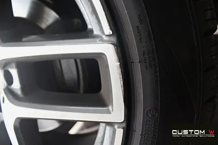 벤츠 GLE350d 쿠페 휠 상처 수리 후 블랙유광 휠도색 + 카본 세라믹 골드 캘리퍼 도색 / 용인 처인구