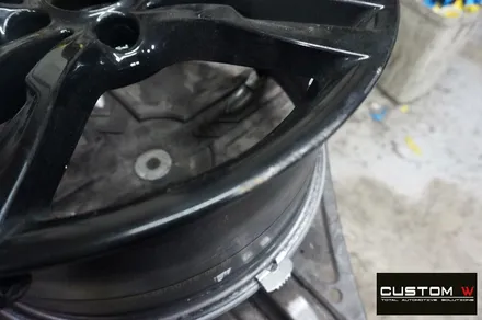 BMW 320i 휠 상처 수리 후 블랙유광 휠도색 + 레드 캘리퍼 도색 / 용인 처인구