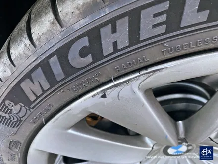 BMW F02 760Li 잘못된 휠도색 약품 박리 제거  및 휠상처 수리 후, 블랙유광 휠도색 + 옐로우 캘리퍼 도색 / 용인 처인구