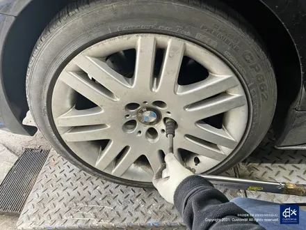 BMW F30 330i 휠수리 후 건메탈 유광 휠도색 / 용인 처인구