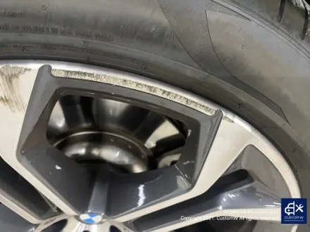 당황스럽네요.. 누구의 잘못 인가.. BMW G05 X5 744 Y 스포크 21인치 휠 상처 수리 후, 다이아몬드 커팅 복원 (feat. 순정 덧칠의 습격) / 용인 처인구