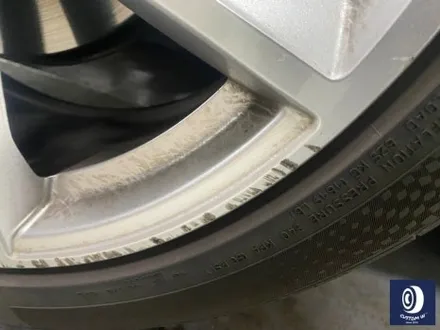 아우디 A7 55TFSI e 20인치 다이아몬드 커팅 가공을 이용한 블랙 폴리시 휠 커스텀 +  부식 방지 블랙 컬러로 캘리퍼 도색 작업까지_! / 용인 처인구