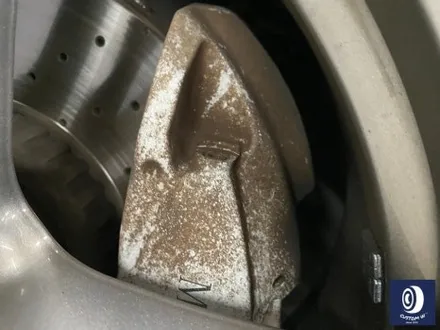벤츠 W213 E300 엄청난 부식_! 제거 후, 레드 캘리퍼 도색 / 난관을 해결하고 성취감과 뿌듯함을 주셔서 감사합니다 /이제는 부식 걱정 없어요~: -) / 용인 처인구