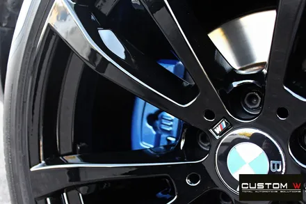 BMW X5 휠 상처 수리 후 블랙유광 휠도색 + 부식 제거 후 M 퍼포먼스 블루 캘리퍼 도색 / 용인 처인구