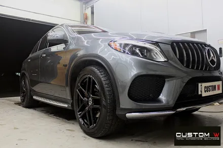 벤츠 GLE350d 쿠페 휠 상처 수리 후 블랙유광 휠도색 + 카본 세라믹 골드 캘리퍼 도색 / 용인 처인구