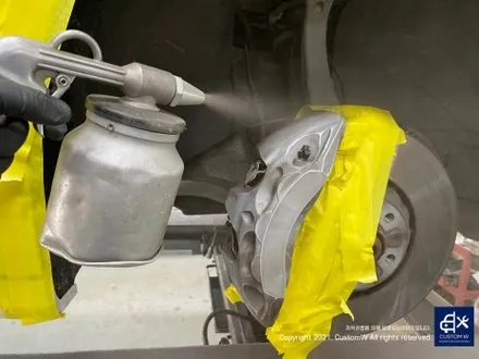 아우디 A7 50TDI 20인치 휠 상처 수리 후, 다이아몬드 커팅 가공을 이용한 블랙 폴리시 휠 커스텀 도색 작업 그리고 레드 캘리퍼 도색 작업까지_! / 용인 처인구