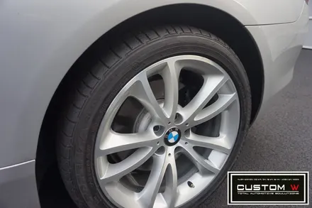 BMW 650i 컨버터블 잘못된 휠수리 이력. 박리후, 다이아몬드 컷팅 휠수리 , 심각한 부식 캘리퍼 녹 제거후, 부식방지 방청 ,코팅 효과 겸비한 캘리퍼 도색 작업 까지.! / 용인 처인구