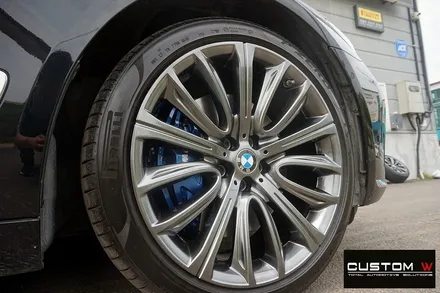BMW G12 750LI 휠상처 수리 후, 고스트 크롬 휠도색 그리고 지저분한 캘리퍼 분진 / 부식 녹 제거후,  깔끔하게 캘리퍼 도색 까지.! / 용인 처인구