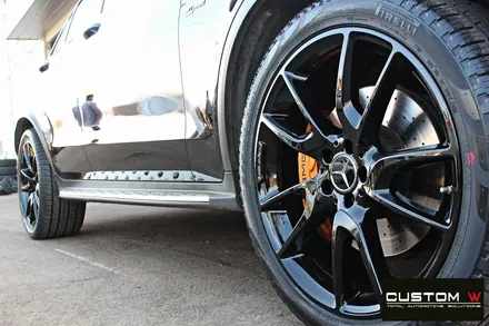 벤츠 GLC43 AMG 휠 상처 수리 후 블랙유광 휠도색 + 카본 세라믹 골드 캘리퍼 도색 / 용인 처인구