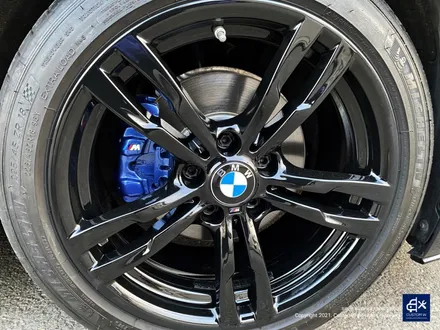 휠, 캘리퍼 모두 새 옷을 입히자! BMW 320i 휠수리 후 블랙유광 휠도색 + 블루 캘리퍼 도색 / 용인 처인구