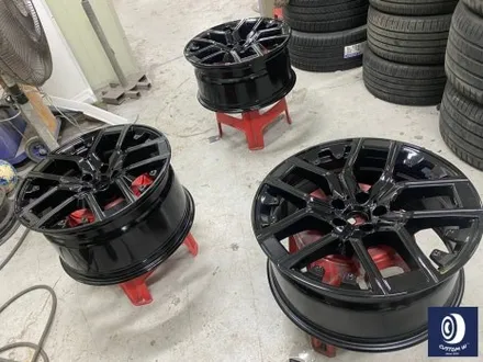 BMW 휠.. 왜 이렇게 만들까... 휠에 장착된 플라스틱 커버는 무슨 의미가 있나? 경량화? 디자인? 신형 740D 신0차 출고 작업 휠 커버 + 휠 블랙 도색 + 캘리퍼  도색 / 용인 처인구