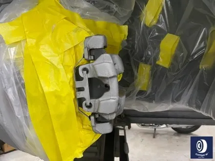 BMW F30 320d 441M 휠 상처 수리 후, 블랙 유광 휠도색 + 부식 녹 제거 후, 블루 캘리퍼 도색 / 용인 처인구