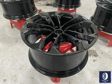 아우디 Q7 55TFSI 플라스틱 커버가 장착된 21인치 휠 블랙 유광 휠도색 + 부식 제거 후, 건메탈 그레이 캘리퍼 도색 / 용인 처인구