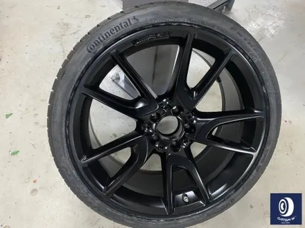 벤츠 W213 E43 AMG 휠 상처 수리 후 사틴 블랙 (무광 검정 / 매트 블랙) 휠 복원 도색 + 카본 세라믹 골드 캘리퍼 도색 / 용인 처인구