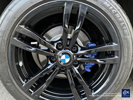 휠, 캘리퍼 모두 새 옷을 입히자! BMW 320i 휠수리 후 블랙유광 휠도색 + 블루 캘리퍼 도색 / 용인 처인구