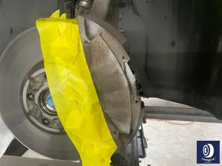 벤츠 W213 E300 블랙 유광 휠도색 + 지저분한 캘리퍼 부식 및 고착된 분진 제거 후, 깔끔하게 카본 세라믹 골드 컬러  캘리퍼 도색 / 용인 처인구
