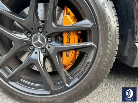 벤츠 GLE53 AMG 브레이크 부식 제거 후, 카본 세라믹 골드 컬러 캘리퍼 도색 / 용인 처인구