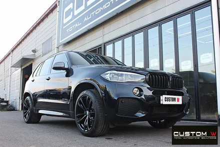 BMW X5 휠 상처 수리 후 블랙유광 휠도색 + 부식 제거 후 M 퍼포먼스 블루 캘리퍼 도색 / 용인 처인구
