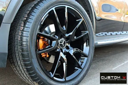 벤츠 GLC43 AMG 휠 상처 수리 후 블랙유광 휠도색 + 카본 세라믹 골드 캘리퍼 도색 / 용인 처인구