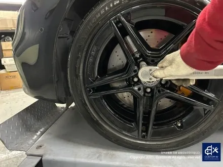 벤츠 E53 AMG  잘못된 캘리퍼 도색 제거 후, 재작업 그리고 블랙 유광 휠 도색 작업까지_! / 용인 처인구