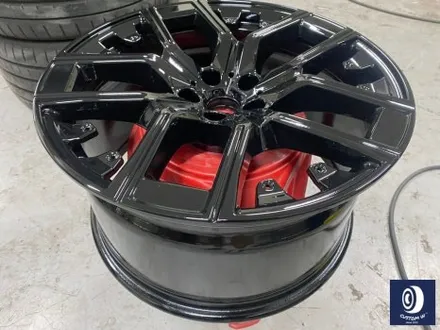 BMW 휠.. 왜 이렇게 만들까... 휠에 장착된 플라스틱 커버는 무슨 의미가 있나? 경량화? 디자인? 신형 740D 신0차 출고 작업 휠 커버 + 휠 블랙 도색 + 캘리퍼  도색 / 용인 처인구