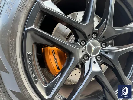 벤츠 GLE53 AMG 브레이크 부식 제거 후, 카본 세라믹 골드 컬러 캘리퍼 도색 / 용인 처인구