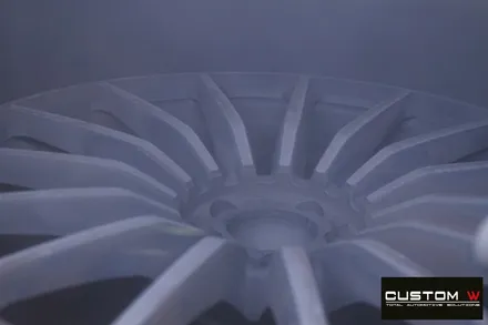 매일 같이 입고 되는  벤츠 GT43 AMG 4 도어 골드 캘리퍼 도색, 하이그로시 블랙 검정 유광 휠도색. / 용인 처인구