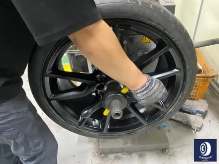 벤츠 W213 E43 AMG 휠 상처 수리 후 사틴 블랙 (무광 검정 / 매트 블랙) 휠 복원 도색 + 카본 세라믹 골드 캘리퍼 도색 / 용인 처인구