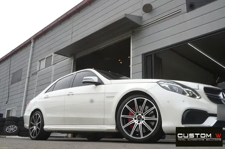 벤츠 E63 AMG 다이아몬드 컷팅 가공을 통해 블랙 투톤 블랙 폴리시 휠 커스터마이징, 레드 캘리퍼 도색 그리고 보닛 도어 판금도색 복원 도색 작업까지.! / 용인 처인구