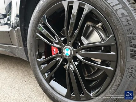 상처 수리는 물론 캘리퍼 관리까지!! BMW X5 휠수리 후 블랙유광 휠도색 & 레드 캘리퍼 도색 / 용인 처인구