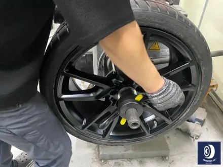 벤츠 W213 E43 AMG 휠 상처 수리 후 사틴 블랙 (무광 검정 / 매트 블랙) 휠 복원 도색 + 카본 세라믹 골드 캘리퍼 도색 / 용인 처인구