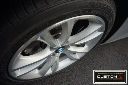BMW 650i 컨버터블 잘못된 휠수리 이력. 박리후, 다이아몬드 컷팅 휠수리 , 심각한 부식 캘리퍼 녹 제거후, 부식방지 방청 ,코팅 효과 겸비한 캘리퍼 도색 작업 까지.! / 용인 처인구