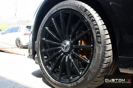 벤츠 GT43 AMG 신차 출고 전 블랙유광 휠도색 + 카본 세라믹 골드 캘리퍼 도색 / 용인 처인구