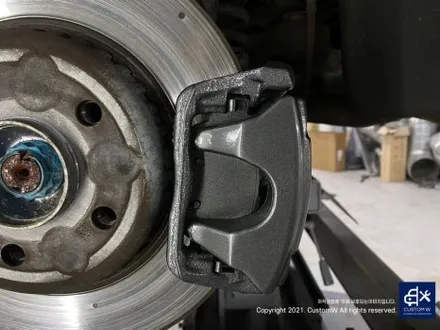 벤츠 E300 AMG LINE 19인치 별휠 상처 수리 후, 다이아몬드 커팅 복원 그리고 건메탈 그레이 캘리퍼 도색 작업까지. / 용인 처인구