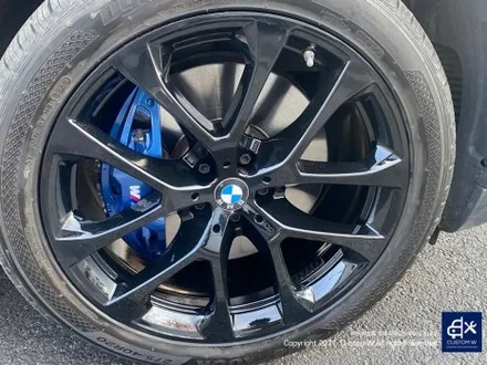 후기글 작성해 주신 고객님의 차량_! BMW G05 X5 45e 휠 상처 수리 후, 블랙 유광 휠도색 그리고 부식 녹 제거 및 방지 블루 캘리퍼 도색 작업까지_! / 용인 처인구