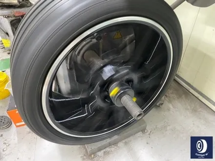 포르쉐 파나메라 GTS 21인치 투톤 스포츠 디자인 휠 상처 수리 후, 다이아몬드 커팅 복원 + 사이드 미러 손상 교체 & 리어 범퍼 손상 복원 도색 / 신품 타이어 교환까지_! / 용인 처인구