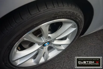 BMW 650i 컨버터블 잘못된 휠수리 이력. 박리후, 다이아몬드 컷팅 휠수리 , 심각한 부식 캘리퍼 녹 제거후, 부식방지 방청 ,코팅 효과 겸비한 캘리퍼 도색 작업 까지.! / 용인 처인구