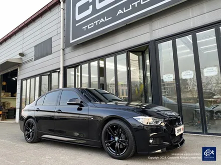 휠, 캘리퍼 모두 새 옷을 입히자! BMW 320i 휠수리 후 블랙유광 휠도색 + 블루 캘리퍼 도색 / 용인 처인구