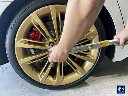 BMW F10 530d 크롬 도금 벗겨짐현상 약품 박리 제거 후 페라리 골드 휠도색 + 레드 캘리퍼 도색 / 용인 처인구