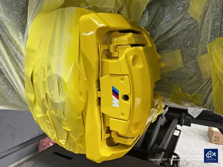 BMW F02 760Li 잘못된 휠도색 약품 박리 제거  및 휠상처 수리 후, 블랙유광 휠도색 + 옐로우 캘리퍼 도색 / 용인 처인구