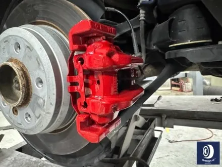 BMW F30 330i 400M 18인치 휠 상처 수리 후, 블랙 유광 휠도색 + 부식 제거 후 레드 캘리퍼 도색 (블루 컬러 바디에는 역시 블랙 휠 레드 캘리퍼) / 용인 처인구
