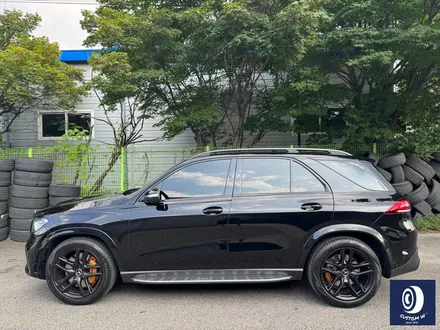 벤츠 GLE53 AMG 브레이크 부식 제거 후, 카본 세라믹 골드 컬러 캘리퍼 도색 / 용인 처인구