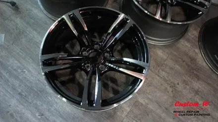 일반적인 다이아몬드컷팅 휠의 마감과는 조금 다른 BMW M4의 19인치 다이아몬드컷팅 휠수리. / 용인 처인구