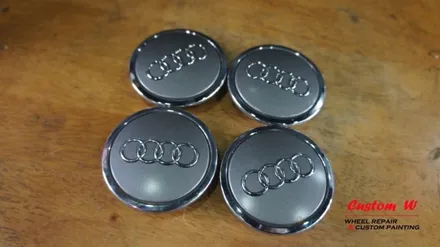 아우디의 달리기 머신 아우디 R8 V10 PLUS 림 끝 상처 휠수리 후 블랙유광 휠도색. / 용인 처인구