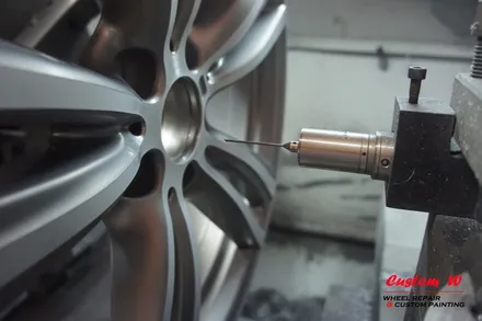 1개의 휠만 휠수리를 하더라도 다른 휠과 이질감은 없습니다. BMW 428I 컨버터블 442M 휠 다이아몬드컷팅 휠수리. / 용인 처인구