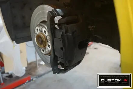 BMW 6시리즈 휠 상처수리후 고스트크롬 휠도색 M퍼포먼스 오렌지컬러 캘리퍼도색. / 용인 처인구