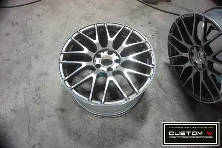 벤츠 W205 C63 AMG 휠 블랙유광 휠도색, 레드 AMG 캘리퍼도색. / 용인 처인구