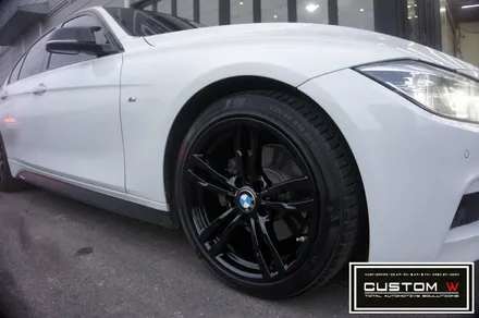 BMW F30 320D M팩  441M  휠 블랙유광 휠도색. / 용인 처인구