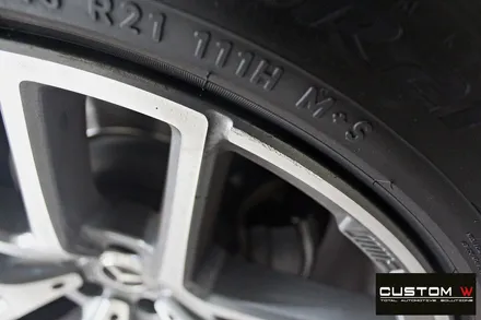 벤츠 GLE350d 쿠페 휠 상처 수리 후 블랙유광 휠도색 + 카본 세라믹 골드 캘리퍼 도색 / 용인 처인구