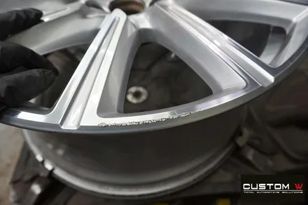 볼보 XC90 휠 상처 수리 후 블랙유광 휠도색 + 카본 세라믹 골드 캘리퍼 도색 / 용인 처인구